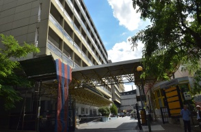 Η είσοδος του νοσοκομείου «Ευαγγελισμός»