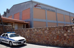 Τηλεφώνημα για βόμβα στο στούντιο Κάπα που βρίσκεται στα Σπάτα - Άγνωστος τηλεφώνησε από καρτοτηλέφωνο στο 100 - Σπεύδει κλιμάκιο του ΤΕΕΜ.