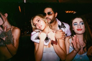 «The Idol»: Αντιδράσεις για την ερωτική σκηνή μεταξύ της Λίλι-Ρόουζ Ντεπ και του The Weeknd - 100.000 λιγότεροι θεατές σε σχέση με την πρεμιέρα.