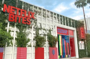 Netflix Bites: Η υπηρεσία streaming ανοίγει pop-up εστιατόριο στο Λος Άντζελες, με μενού γνωστών σεφ που πρωταγωνιστούν στις παραγωγές του.