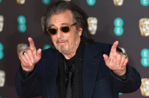 Αλ Πατσίνο: Έγινε πατέρας για τέταρτη φορά στα 83 του ο διάσημος ηθοποιός - Η 29χρονη σύντροφός του Νουρ Αλφάλαχ γέννησε αγόρι, το οποίο ονομάστηκε Ρομάν.