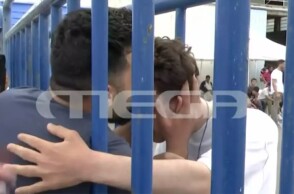 Η συνάντηση των δύο αδελφών μετά το ναυάγιο στην Πύλο