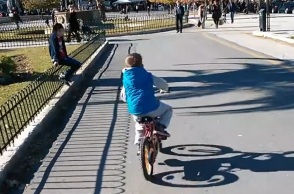 «Μπράβο Φαίδων»: Το βίντεο στο TikTok που έγινε viral στην πλατφόρμα κοινωνικής δικτύωσης - Ο μικρός ποδηλάτης ενέπνευσε και τον Κυριάκο Μητσοτάκη.