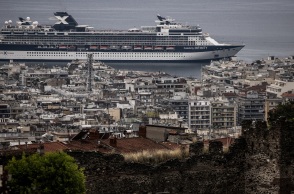 Θεσσαλονίκη: «Έδεσαν» στο λιμάνι τα κρουαζιερόπλοια «Celebrity Infinity» και «Celestyal Crystal», με 2.800 τουρίστες που ξεναγούνται στην πόλη.
