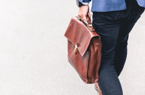 Ολλανδία: Η μεγαλύτερη εταιρεία ευρέσεως εργασίας παγκοσμίως δεσμεύεται να βοηθήσει 50.000 πρόσφυγες να βρουν δουλειά μέχρι το 2025. 