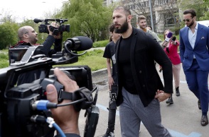 Άντριου Τέιτ: Ο αμφιλεγόμενος ινφλουένσερ παραπέμπεται σε δίκη στη Ρουμανία για βιασμό, διακίνηση ανθρώπων και σύσταση εγκληματικής οργάνωσης.