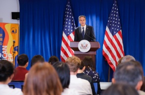 ΗΠΑ: Η Ουάσινγκτον θα δώσει ένα ισχυρό πακέτο βοήθειας στην Ουκρανία, δηλώνει ο Άντονι Μπλίνκεν - Στόχος η ανοικοδόμηση της χώρας μετά τη ρωσική εισβολή.