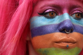 Εσθονία: Η χώρα έγινε η πρώτη στην κεντρική Ευρώπη που θα επιτρέπει τους γάμους ομοφύλων - Υπερψηφίστηκε το σχέδιο νόμου, σε εφαρμογή από το 2024.