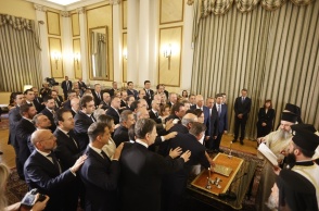 Στιγμιότυπο από την ορκωμοσία της νέας κυβέρνησης