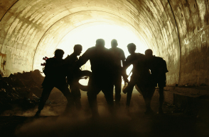 "Καταστροφή" από την ομάδα ΑΠΑΡΑΜΙΛΛΟΝ