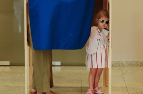 Εκλογές 2023: Το τέλος της εποχής της τοξικότητας, η αδυναμία της αντιπολίτευσης να αντιληφθεί τα διλήμματα της εποχής, η επανεμφάνιση του λαϊκισμού