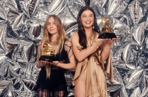 Wet Leg - Αποκλειστική Συνέντευξη: Η Rhian Teasdale και η Hester Chambers μιλούν στην ATHENS VOICE για τη μεγάλη επιτυχία τους, τη μουσική και τη ζωή τους.