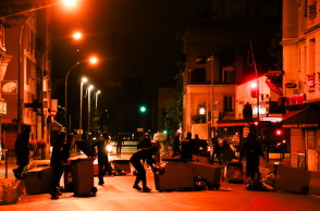 Κάδοι απορριμμάτων ως οδοφράγματα και φωτιά μετά τη δολοφονία 17χρονου στη Γαλλία από αστυνομικό