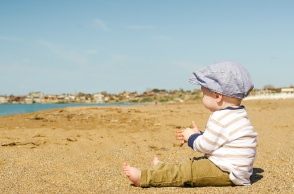 Παιδάκι στην ακρογυαλιά