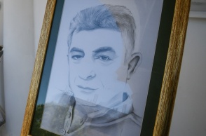 Σκίτσο για τον Γιώργο Καραϊβάζ