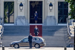 Ολλανδία: Συνάντηση του πρωθυπουργού Ρούτε με τον βασιλιά της χώρας για τη συγκρότηση υπηρεσιακής κυβέρνησης μετά την κατάρρευση του συνασπισμού.