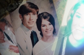 Τζον Ντέιβιντ Σμιθ: Ο γυναικοκτόνος που δολοφονούσε τις συζύγους του - Οι υποθέσεις και το χρονικό των δολοφονιών που οδήγησαν στη σύλληψή του