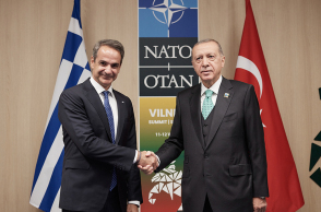 Συνάντηση του Κυριάκου Μητσοτάκη με τον Ρετζέπ Ταγίπ Ερντογάν στο περιθώριο της συνόδου κορυφής του ΝΑΤΟ, στο Βίλνιους της Λιθουανίας