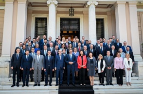 Η νέα κυβέρνηση, οι προκλήσεις που έχει να αντιμετωπίσει και η αυστηρότητα των ψηφοόρων της Νέας Δημοκρατίας στις υπουργικές «αρρυθμίες» και «αστοχίες».