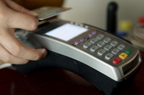 Αχρήματες συναλλαγές κατά της φοροδιαφυγής, μόνο αν δεν αφαιρούν εισόδημα από τους πολίτες