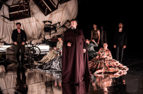 Τα "Βατράχια" του Αριστοφάνη ανεβαίνουν αυτό το καλοκαίρι σε σκηνοθεσία της Έφης Μπίρμπα