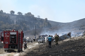 Αποκαΐδια από το καταστροφικό πέρασμα της φωτιάς στη Μαγνησία