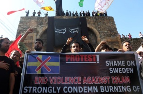 Σουηδία - Δανία: Νέα περιστατικά με καύσεις του Κορανίου οδηγούν τη Στοκχόλμη και την Κοπεγχάγη να εξετάσουν μέτρα περιορισμού τέτοιων ενεργειών.