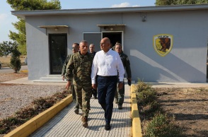 Νίκος Δένδιας: Την αύξηση του πτητικού επιδόματος των χειριστών εναερίων μέσων πυρόσβεσης ανακοίνωσε ο υπουργός Άμυνας από την αεροπορική βάση της Ελευσίνας.