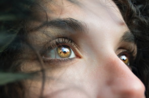 Ηλικιακή εκφύλιση της ωχράς κηλίδας: Τα 8 βασικά δεδομένα.