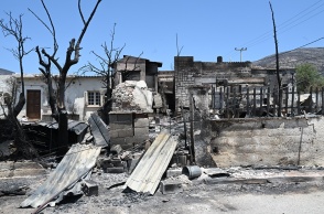 Σπίτι καμένο από την πρόσφατη φωτιά στον Κουβαρά