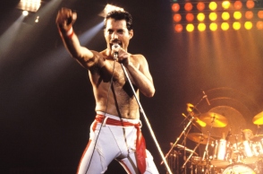 Freddie Mercury: Η εντυπωσιακή συλλογή προς τιμήν του στο Sotheby's στο Λονδίνο.