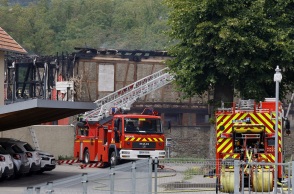 Γαλλία: Εννέα άνθρωποι εντοπίστηκαν νεκροί, άλλοι δύο αγνοούνται έπειτα από φωτιά που ξέσπασε σε παραθεριστική κατοικία για άτομα με αναπηρία.