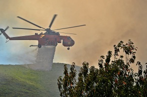 Ζάκυνθος: Μεγάλη πυρκαγιά στην περιοχή Τσιλιβί - Έχει ζητηθεί εκκένωση της περιοχής καθώς απειλούνται σπίτια - Κινητοποιήθηκαν επίγειες και εναέριες δυνάμεις.