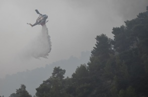 Χαλκιδική: Πυρκαγιά σε αγροτοδασική έκταση στον Πολύγυρο - Επιχειρούν επίγειες και εναέριες δυνάμεις της πυροσβεστικής - Δεν απειλεί κατοικημένες περιοχές.