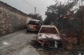 Φωτιά στην Καβάλα - Στάχτη οχήματα, σπίτια και ποιμνιοστάσια στην Αβραμηλιά