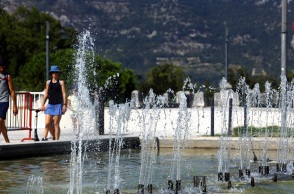 Γαλλία: Για τα δύο τρίτα της χώρας, η σημερινή θα είναι η πιο ζεστή μέρα του καύσωνα - Καταρρίφθηκαν πολλά ρεκόρ μέγιστης θερμοκρασίας.