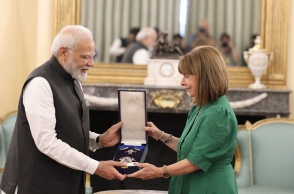 Η Πρόεδρος της Δημοκρατίας, Κατερίνα Σακελλαροπούλου, παρασημοφόρησε τον πρωθυπουργό της Ινδίας, Ναρέντρα Μόντι