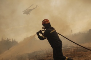 Πυρκαγιές: Αναζωπυρώσεις σε Πάρνηθα και Έβρο - 47 νέες δασικές πυρκαγιές, 81 σε όλη την επικράτεια - Υψηλός ο κίνδυνος και αύριο Πέμπτη.