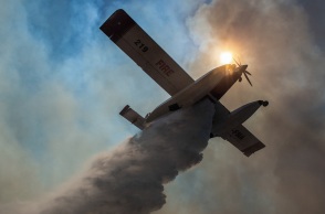 Κομισιόν: Μήνυμα στήριξης για τις πυρκαγιές στη χώρα μας - «Ελλάδα, δεν είσαι μόνη» - Συνεχίζεται η μάχη με τις φλόγες - 75 πυρκαγιές σε όλη την επικράτεια.