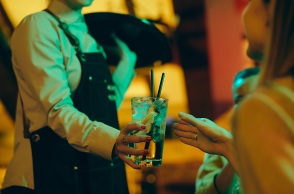 ΑΑΔΕ - Επιχείρηση Κάβος: Φοροδιαφυγή, νοθευμένα ποτά και λουκέτο σε 28 μπαρ στην Κέρκυρα - Τι προέκυψε από τους ελέγχους σε επιχειρήσεις εστίασης.