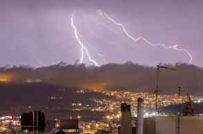Έκτακτο δελτίο ΕΜΥ: Επιδείνωση καιρού με βροχές, ισχυρές καταιγίδες, χαλαζοπτώσεις και κεραυνούς - Αισθητή πτώση της θερμοκρασίας. 