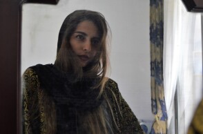 Επιστροφή στα σχολεία με την απαγόρευση της αμπάγια να κυριαρχεί