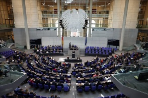 Γερμανία: Εβδομάδα προϋπολογισμού στη βουλή - Έντονη κριτική για «δημιουργική λογιστική», κρυφά χρέη και για σχέδια - τροχοπέδη στην ανάκαμψη.