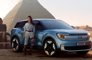 Λέξι Άλφορντ: H αμερικανίδα εξερευνήτρια θα διανύσει πάνω από 28.000 χιλιόμετρα σε λιγότερο από 100 ημέρες με ηλεκτρικό αυτοκίνητο. 