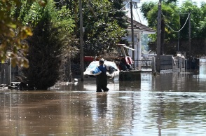 Θεσσαλία: Πέφτει η στάθμη των υδάτων, άνοιξε η εθνική οδός, αγωνία για τους υγειονομικούς κινδύνους