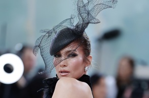 Η Τζένιφερ Λόπεζ θα κυκλοφορήσει σόλο άλμπουμ μετά από 10 χρόνια - Ο τίτλος του θα είναι «This Is Me…Now» - Σε συνεργασία με τη δισκογραφική BMG.