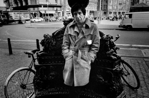 Leonard Cohen: Η ποιητική πλευρά του μουσικού που γεννήθηκε στις 21 Σεπτεμβρίου 1934 κι έφυγε από τη ζωή στις 7 Νοεμβρίου 2016.