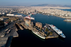 Το λιμάνι του Πειραιά από ψηλά