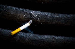 Βία ανηλίκων - Θεσσαλονίκη: Μητέρα καταγγέλλει ότι 12χρονη έσβησε τσιγάρο στο στήθος της 13χρονης κόρης της - Τι λέει η Αστυνομία.