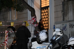 Οπλοστάσιο στο Κολωνάκι: Πιθανότατα ανήκει σε ιδιώτη - Οι αστυνομικές ενδείξεις οδηγούν στο συμπέρασμα ότι δεν εμπλέκεται τρομοκρατική οργάνωση. 